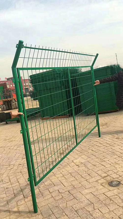 新疆浸塑焊接钢丝围栏网,钢板网护栏网,隔离栅,防护栅栏厂家_吉木萨尔